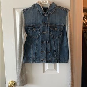 Jean/ sweatshirt combo! Love this comfy look